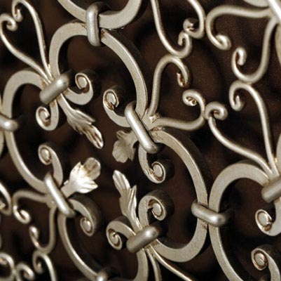 Letto decorato a mano